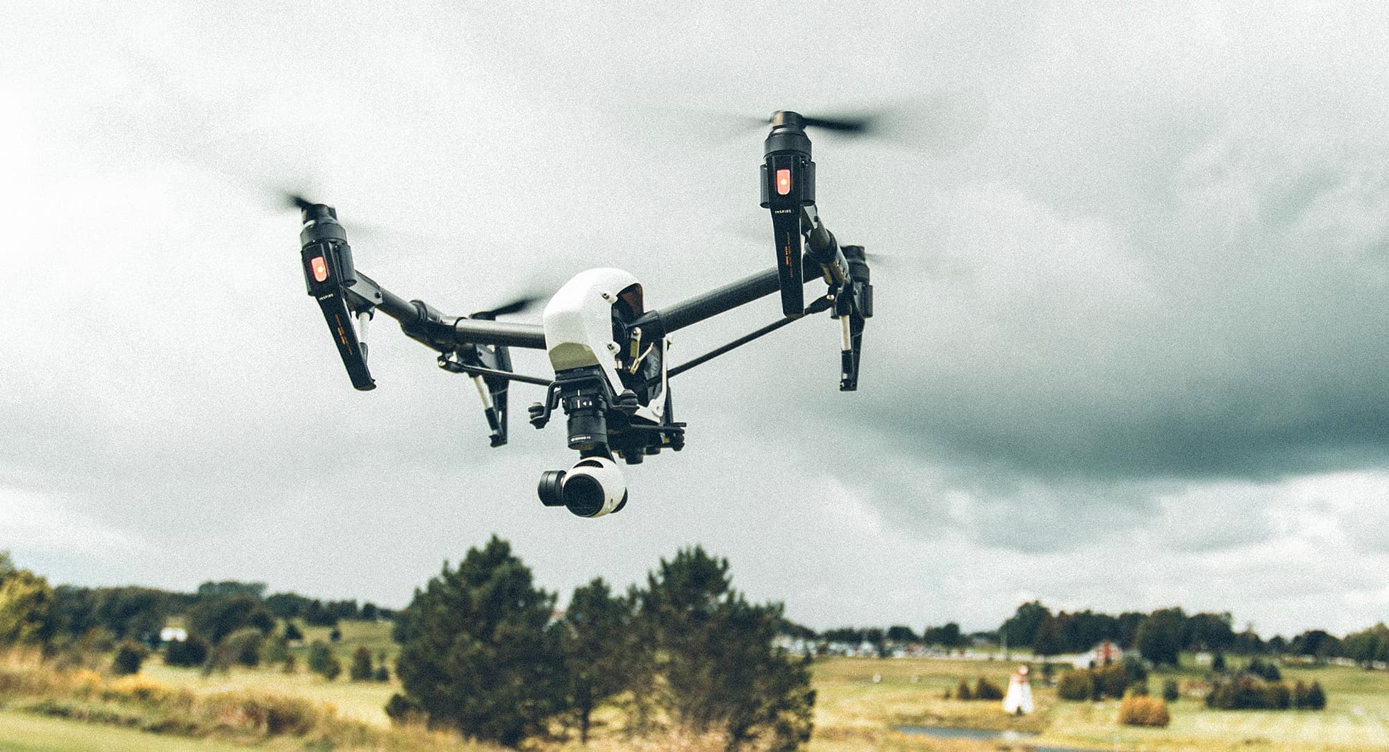 Drones em aeroportos: Segurança, eficiência e o futuro da aviação